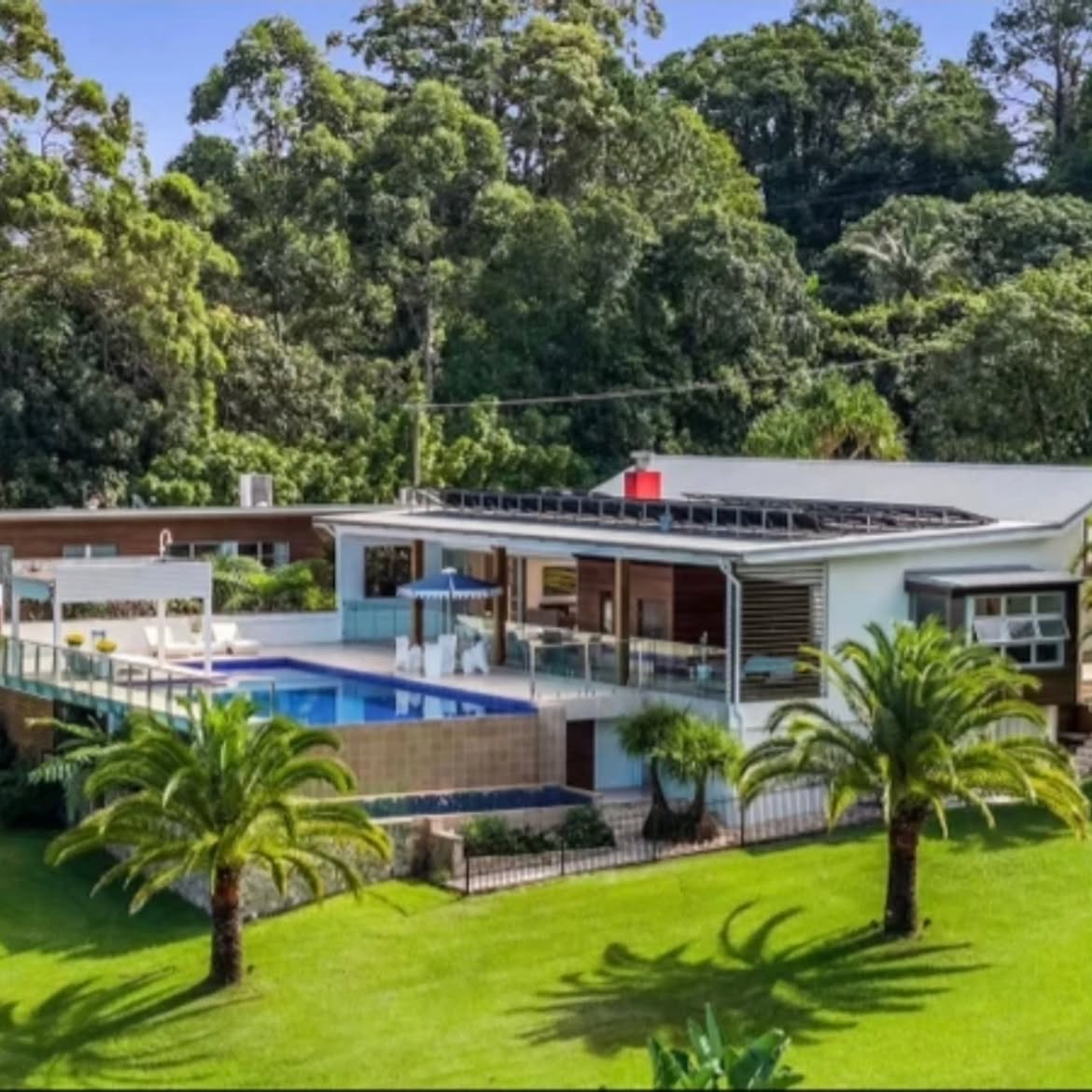 Luxury Northern Rivers home with pool - exterior painting by Davidson Painting